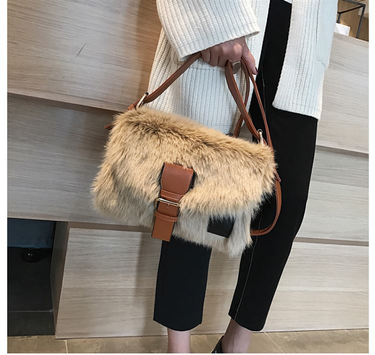 Luxurious Plush Autumn Winter Crossbody Bag: Cozy Elegance for the Colder Seasons