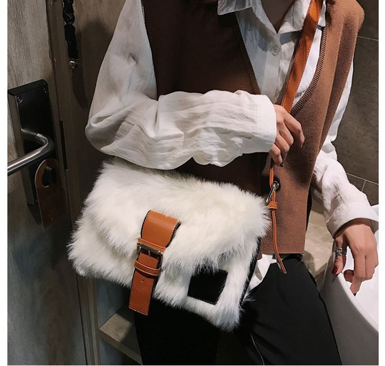 Luxurious Plush Autumn Winter Crossbody Bag: Cozy Elegance for the Colder Seasons